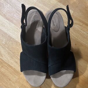 Clarks Women's Black and Tan Slingback Sandals